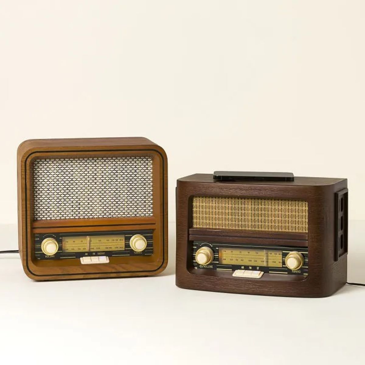 throwback speaker bluetooth radio 01