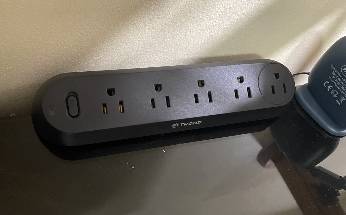 Trond Desk Clamp Power Strip 07
