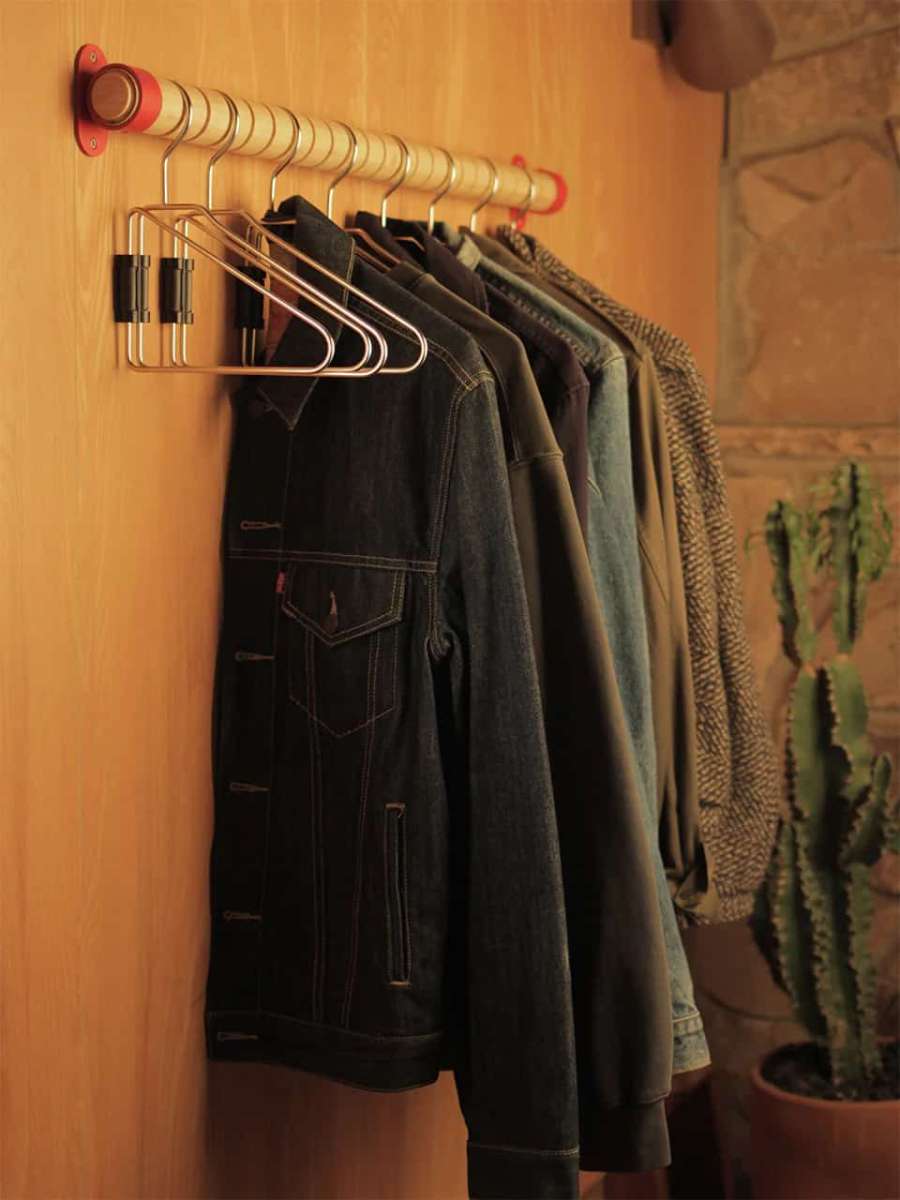 coat hinger 2